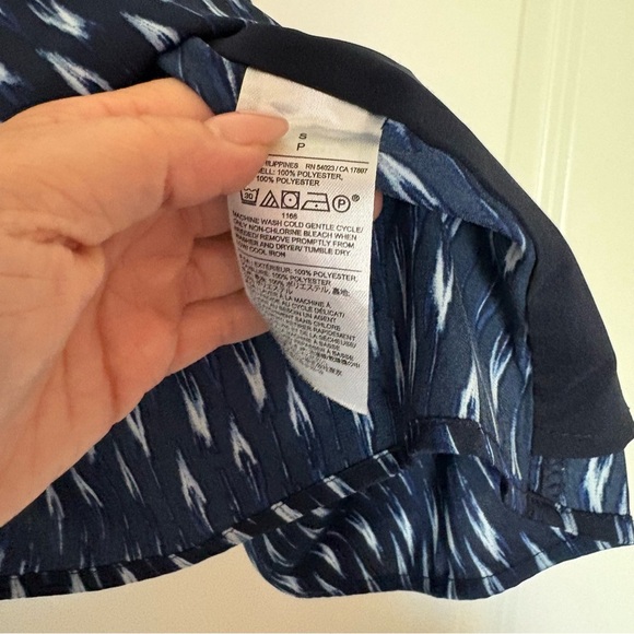 Banana Republic Women’s Blue & White Patterned Satin Classic Camisole Tank - Picture 9 of 9